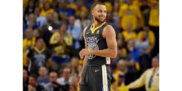 Curry fa più da 3 punti di Reggie Miller